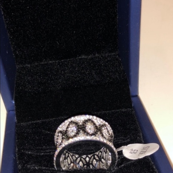 Silver ring - Picture 2 of 3